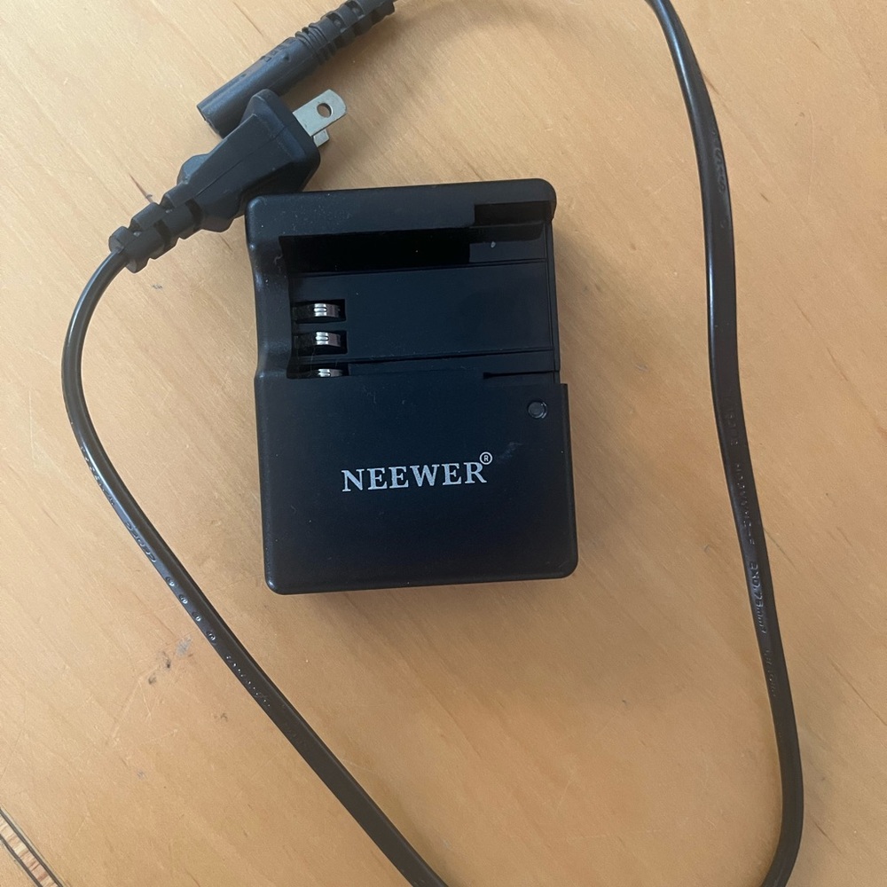 Neewer Camera Battery Charger